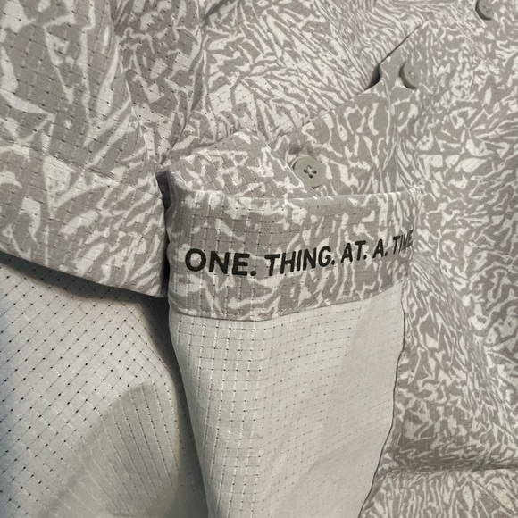 Lulemon Men’s Shirt SZ SM - Picture 3 of 11